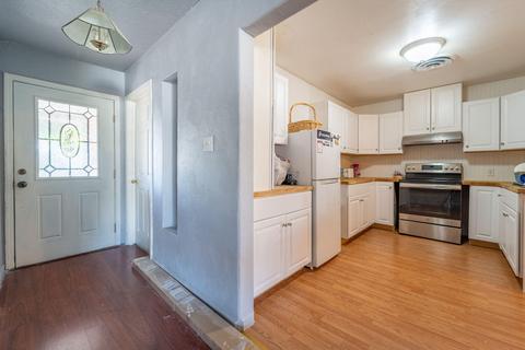1741 E Cheryl Ln, Tulare, CA 93274 photo 4