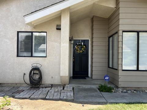 1619 E Castlecrest Ave, Visalia, CA 93292 photo 3