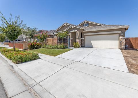 2832 Seaside Ave, Tulare, CA 93274 photo 2