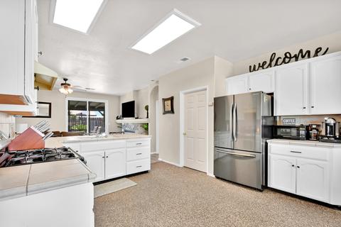 1200 E Cinnamon Dr, Lemoore, CA 93245 photo 10