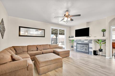1200 E Cinnamon Dr, Lemoore, CA 93245 photo 6