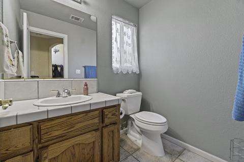 2445 E Beech St, Visalia, CA 93292 photo 9