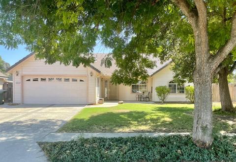 637 E Spring Ln, Lemoore, CA 93245 photo 2