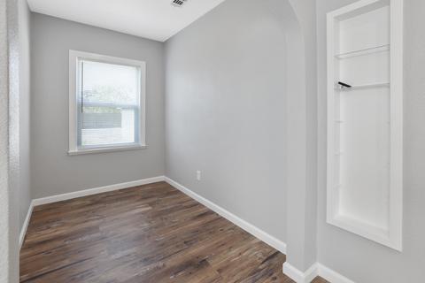 307 E Malone St, Hanford, CA 93230 photo 12