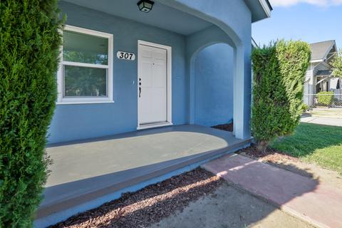 307 E Malone St, Hanford, CA 93230 photo 3