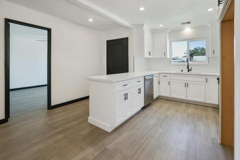 975 Redwood Ln, Lemoore, CA 93245 photo 9