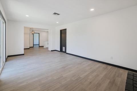975 Redwood Ln, Lemoore, CA 93245 photo 12