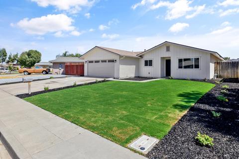 975 Redwood Ln, Lemoore, CA 93245 photo 3