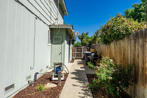 653 Meadow Ln, Lemoore, CA 93245 photo 32