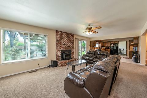 653 Meadow Ln, Lemoore, CA 93245 photo 9