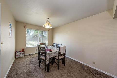 653 Meadow Ln, Lemoore, CA 93245 photo 8