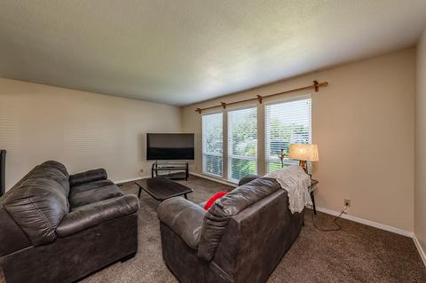 653 Meadow Ln, Lemoore, CA 93245 photo 6