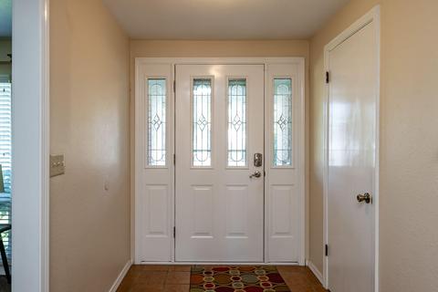 653 Meadow Ln, Lemoore, CA 93245 photo 5