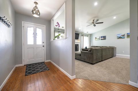 2744 E Paradise Ave, Visalia, CA 93292 photo 7