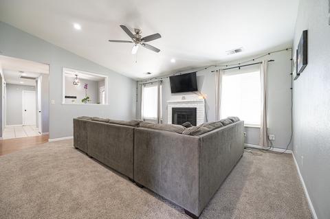 2744 E Paradise Ave, Visalia, CA 93292 photo 11
