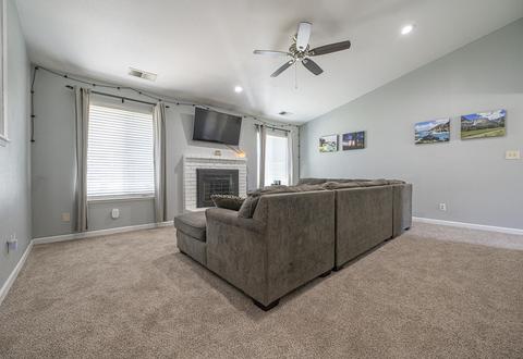 2744 E Paradise Ave, Visalia, CA 93292 photo 8