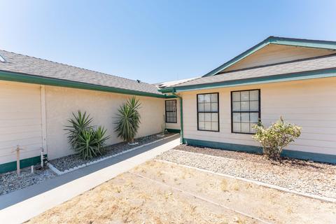 471 Vine St, Lemoore, CA 93245 photo 5