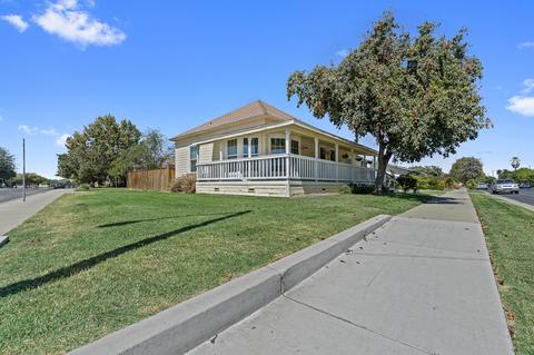 5 Fox St, Lemoore, CA 93245 photo 2