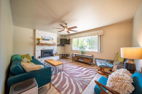 787 W Polson Ave, Clovis, CA 93612 photo 2