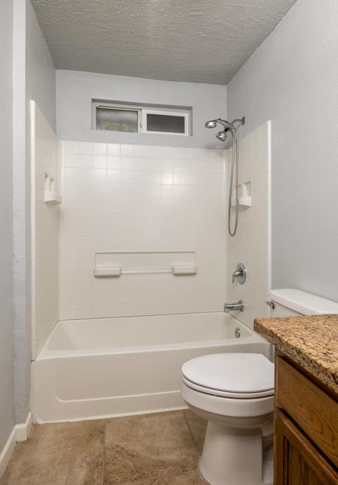 926 E Douglas Ave, Visalia, CA 93292 photo 11