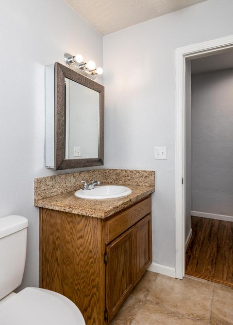 926 E Douglas Ave, Visalia, CA 93292 photo 12