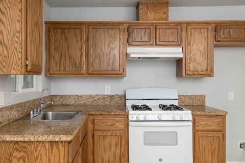 926 E Douglas Ave, Visalia, CA 93292 photo 9