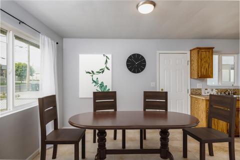 926 E Douglas Ave, Visalia, CA 93292 photo 6