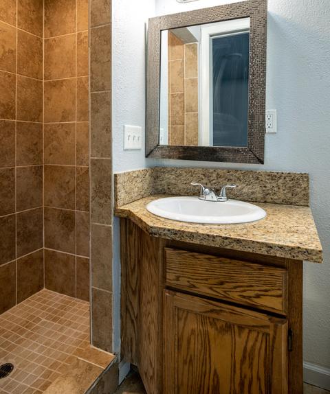 926 E Douglas Ave, Visalia, CA 93292 photo 18