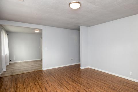 926 E Douglas Ave, Visalia, CA 93292 photo 4