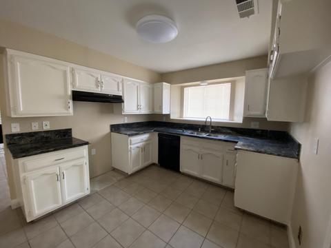 1349 E Cypress Ave, Tulare, CA 93274 photo 2