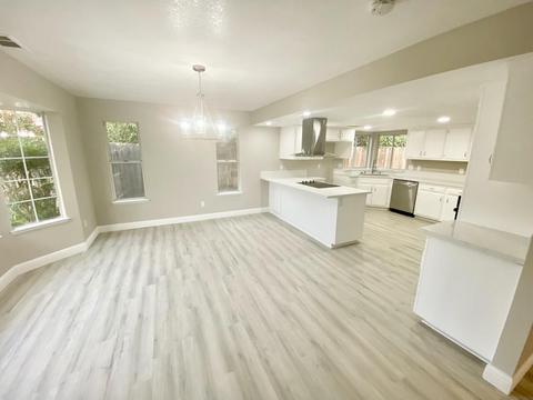1007 E Rose Ct, Visalia, CA 93292 photo 4