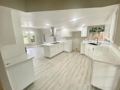 1007 E Rose Ct, Visalia, CA 93292 photo 3
