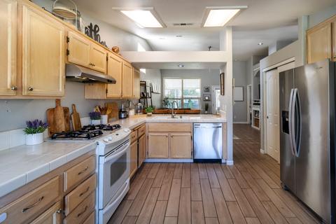 1341 E Parkview Ct, Visalia, CA 93277 photo 9