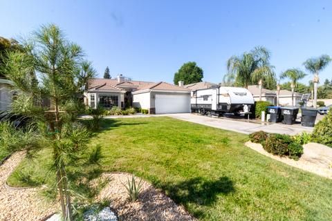1341 E Parkview Ct, Visalia, CA 93277 photo 2