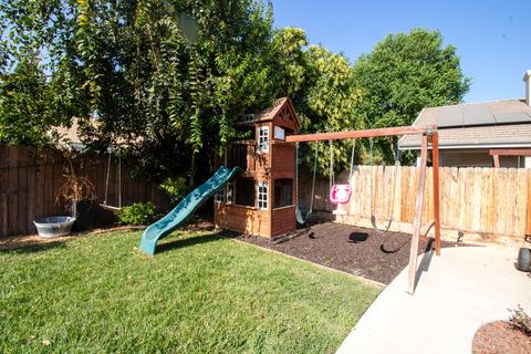 1341 E Parkview Ct, Visalia, CA 93277 photo 23