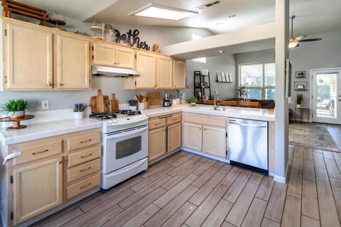 1341 E Parkview Ct, Visalia, CA 93277 photo 10