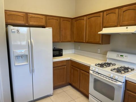 1646 Persimmon St, Lemoore, CA 93245 photo 9