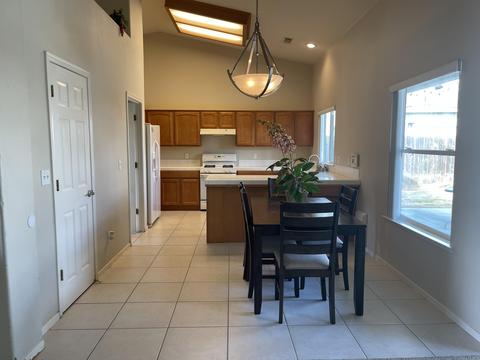 1646 Persimmon St, Lemoore, CA 93245 photo 6