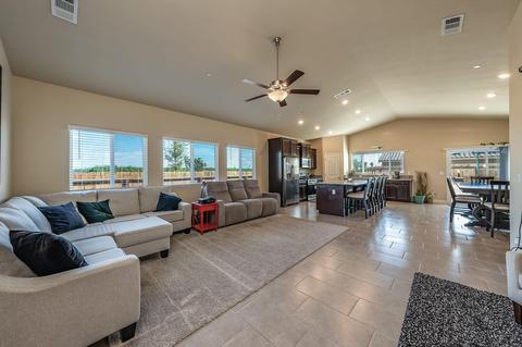 1180 Narwhal Ave, Lemoore, CA 93245 photo 4