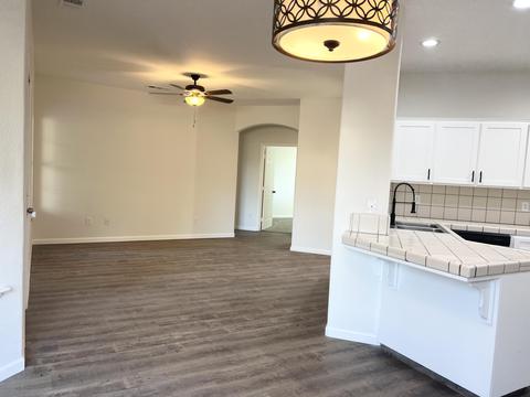 527 Village Ct, Exeter, CA 93221 photo 3