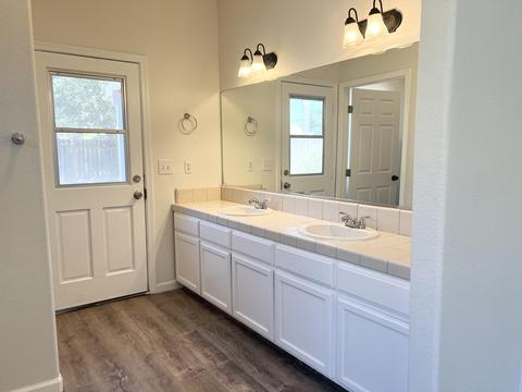 527 Village Ct, Exeter, CA 93221 photo 8