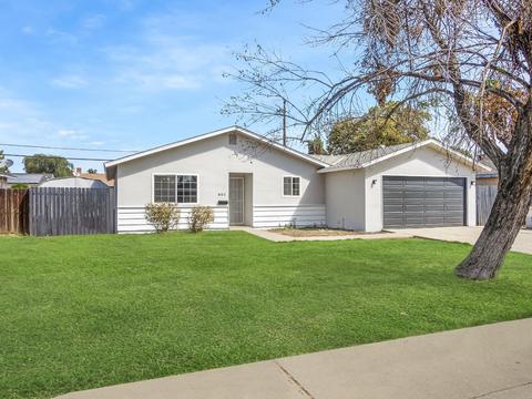 882 Azalea Ln, Lemoore, CA 93245 photo 1