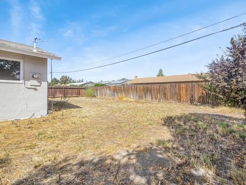 882 Azalea Ln, Lemoore, CA 93245 photo 16