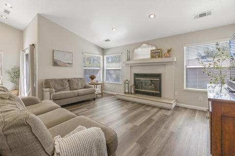 2111 E Kaweah Ct, Visalia, CA 93292 photo 9