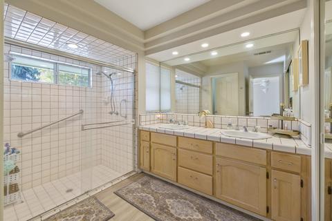 2111 E Kaweah Ct, Visalia, CA 93292 photo 32