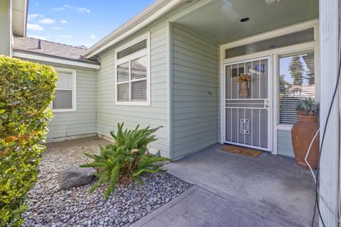 2111 E Kaweah Ct, Visalia, CA 93292 photo 5