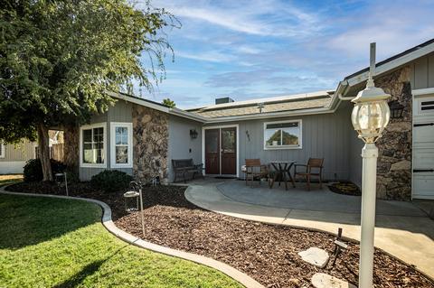 991 Orangewood Ct, Lemoore, CA 93245 photo 3