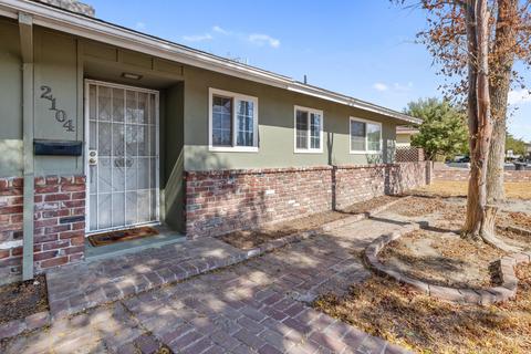 2104 E Lemmon Way, Hanford, CA 93230 photo 5