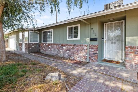 2104 E Lemmon Way, Hanford, CA 93230 photo 4
