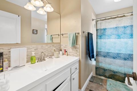 2104 E Lemmon Way, Hanford, CA 93230 photo 25